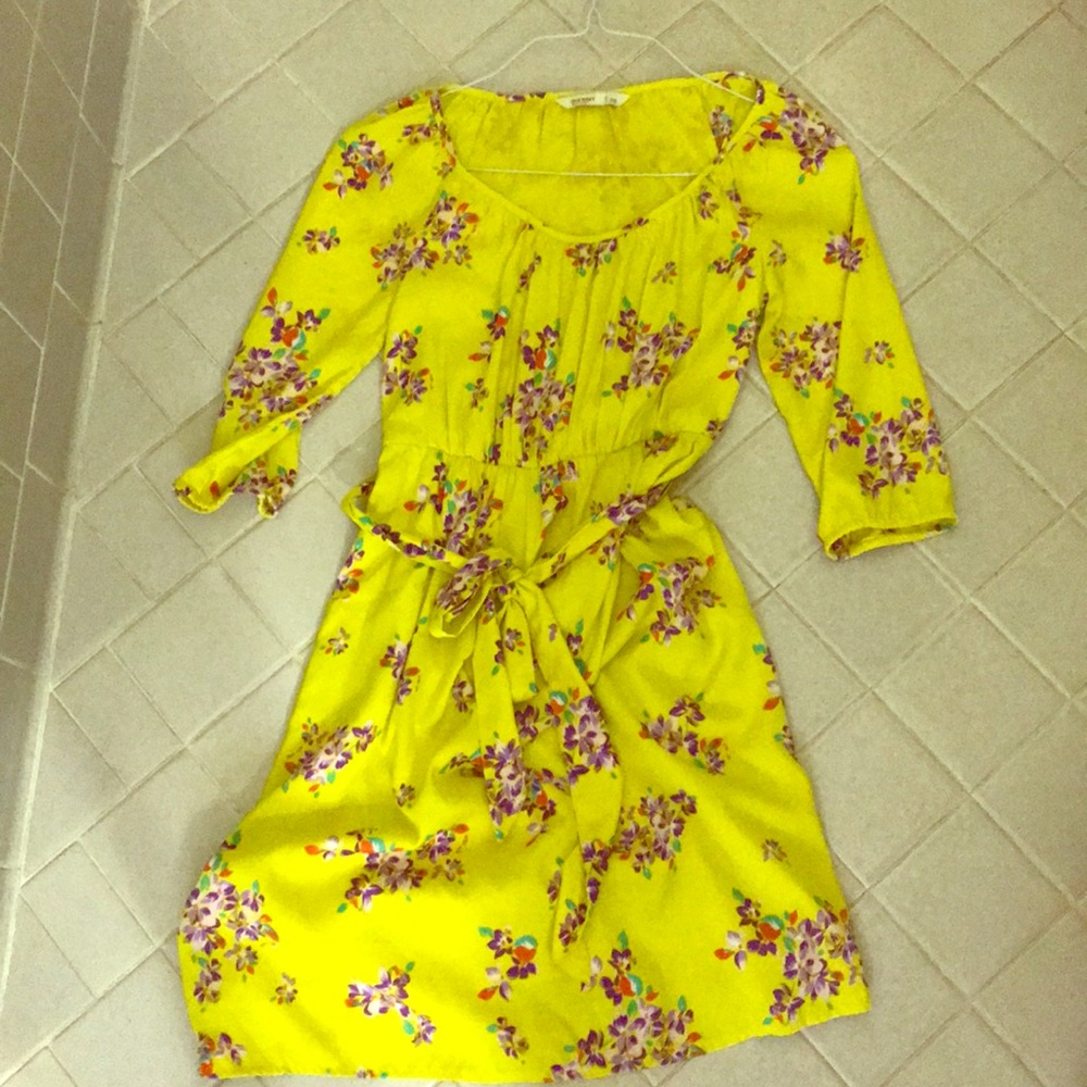 Bright yellow 3/4 sleeve dress